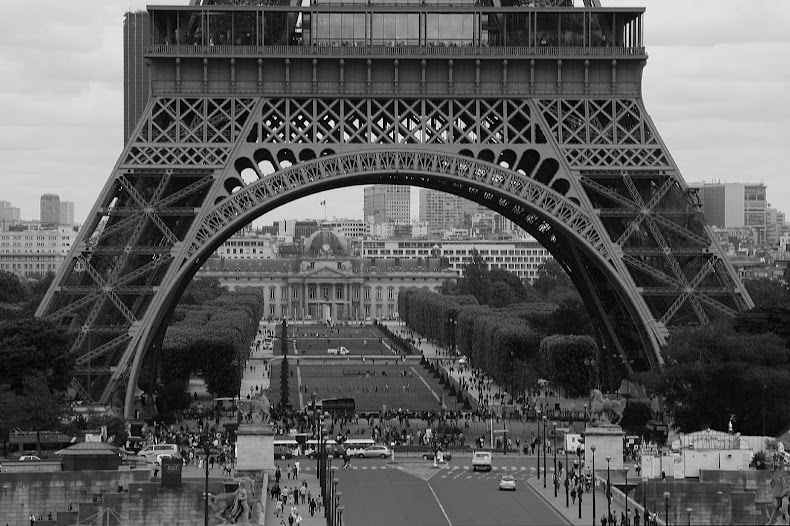 2009  Tour Eiffel hor