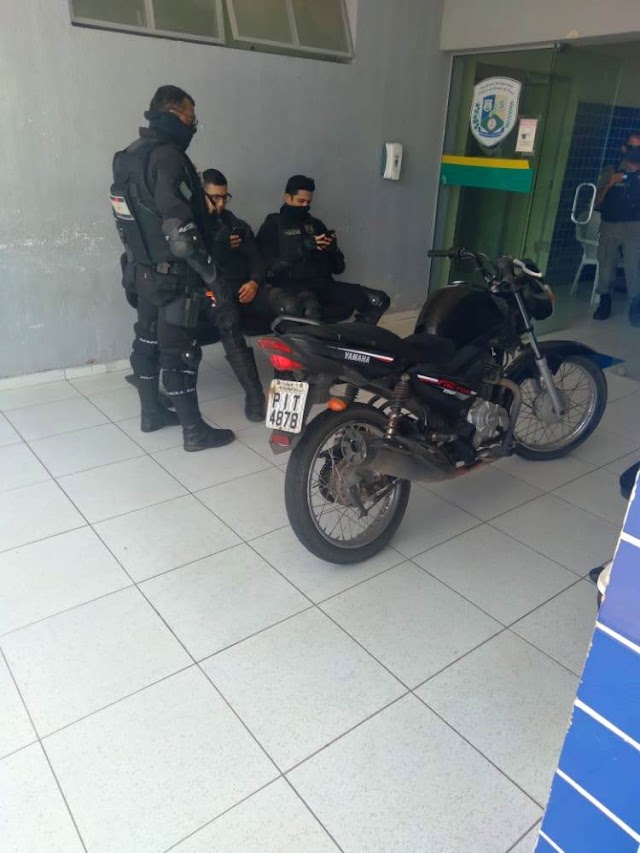 Policiais da ROCAM apreendem motocicleta com restrição criminal em Parnaíba