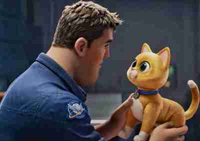 Lightyear's new trailer introduces Buzz's crew and a scary cat | Entertainment