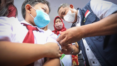 Plt Wali Kota Bandung Yana Mulyana  Buka Kick Off Vaksinasi Usia 6-11 Tahun