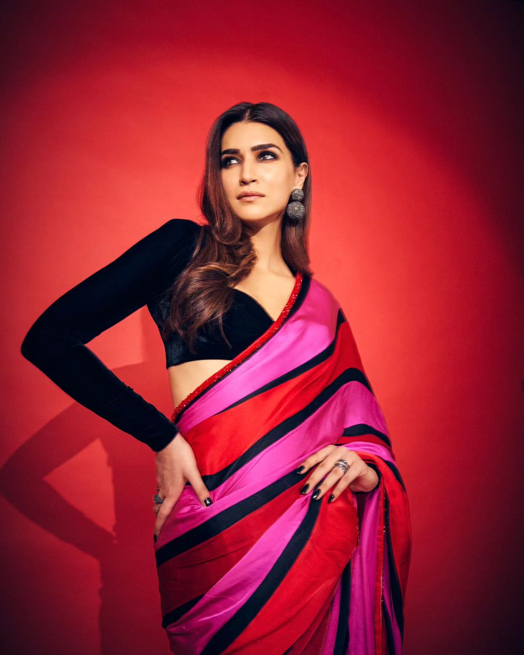 Kriti Sanon's Show-Stopping Umang 2023 Look: Decoding the Glamorous Multi-coloured  Saree
