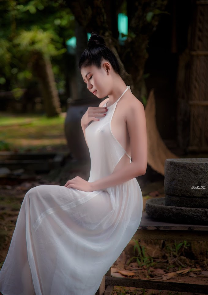 Huynh Hien Pose in Sexy Ao Yem