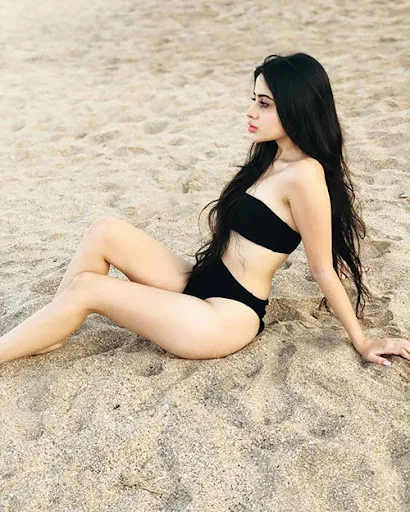 Urfi Javed bikini swimsuit sexy body indian actress