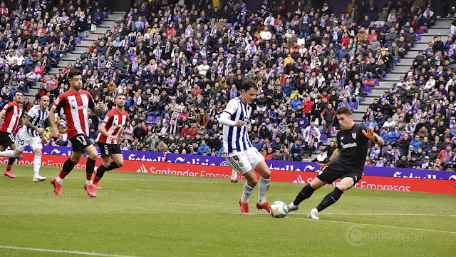 Enes Ünal no consigue superar a Unai Simón. REAL VALLADOLID 1 ATHLETIC CLUB DE BILBAO 4. Domingo 08/03/2020, 14:00 horas. Campeonato de Liga de 1ª División, jornada 27. Valladolid, estadio José Zorrilla