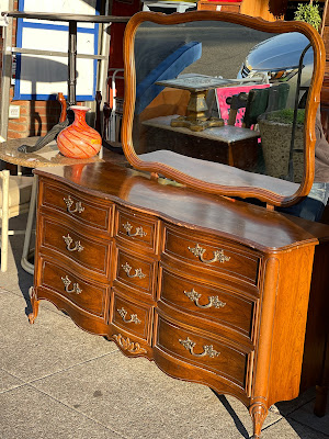 376026 Vintage French Provincial, Vintage Dixie 9 Drawer Dresser