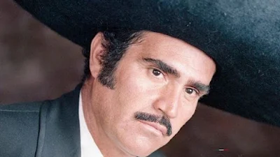 Vicente Fernandez, entra a terapia intensiva 