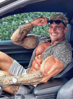 Sexy Male Bodybuilders Ready to crush you