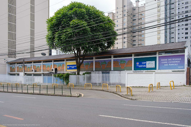 Escola Municipal Batel, na Rua Desembargador Motta