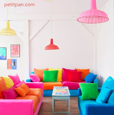 Hermosa sala de estar colorida