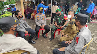 Kapolsek Somba Opu Gowa Cek Kegiatan Percepatan Vaksin Covid-19 Yang Diselenggarakan Di Catering Baji