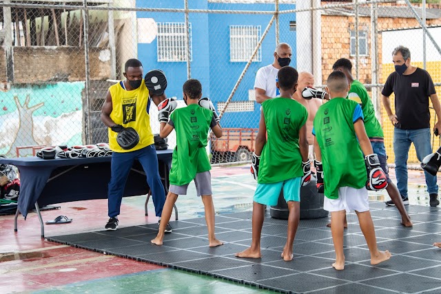 Circuito 'Esporte por Toda Parte' oferece práticas de boxe, basquete e badminton na Estação Cidadania em Lauro de Freitas