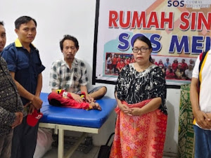 KOMAZE Kota Medan Berbagi Kasih Terhadap Penderita Kanker Asal Kabupaten Nias Utara