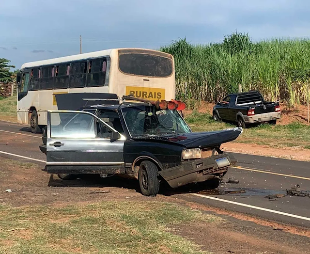 Idoso de 71 anos fica ferido em acidente entre dois carros na Estrada Vicinal José Olímpio de Alcântara