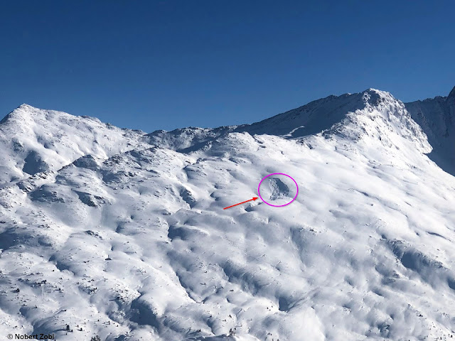 Schneebrettabgang im Bereich der Murmentenkarspitze. Personen befanden sich zu diesem Zeitpunkt im Aufstieg. Der Pfeil symbolisiert den Aufstiegsbereich. (Foto: 12.12.2021)