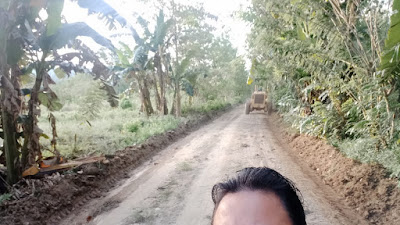 Tak Kunjung di Perhatikan Pemerintah, Warga Simbune Patungan Perbaiki Jalan Usaha Tani