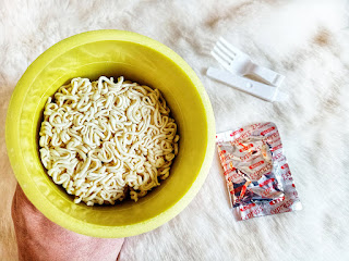 MAMEE Express Cup Saveur Curry Instant Noodles, Mamee, cup noodles review, food review, top pakistani food blog, pakistani food blog, pakistani food blogger, food blog pakistan, pakistan food reviews, recipe blog, desi recipes, noodle review, ramen review, instant noodle review