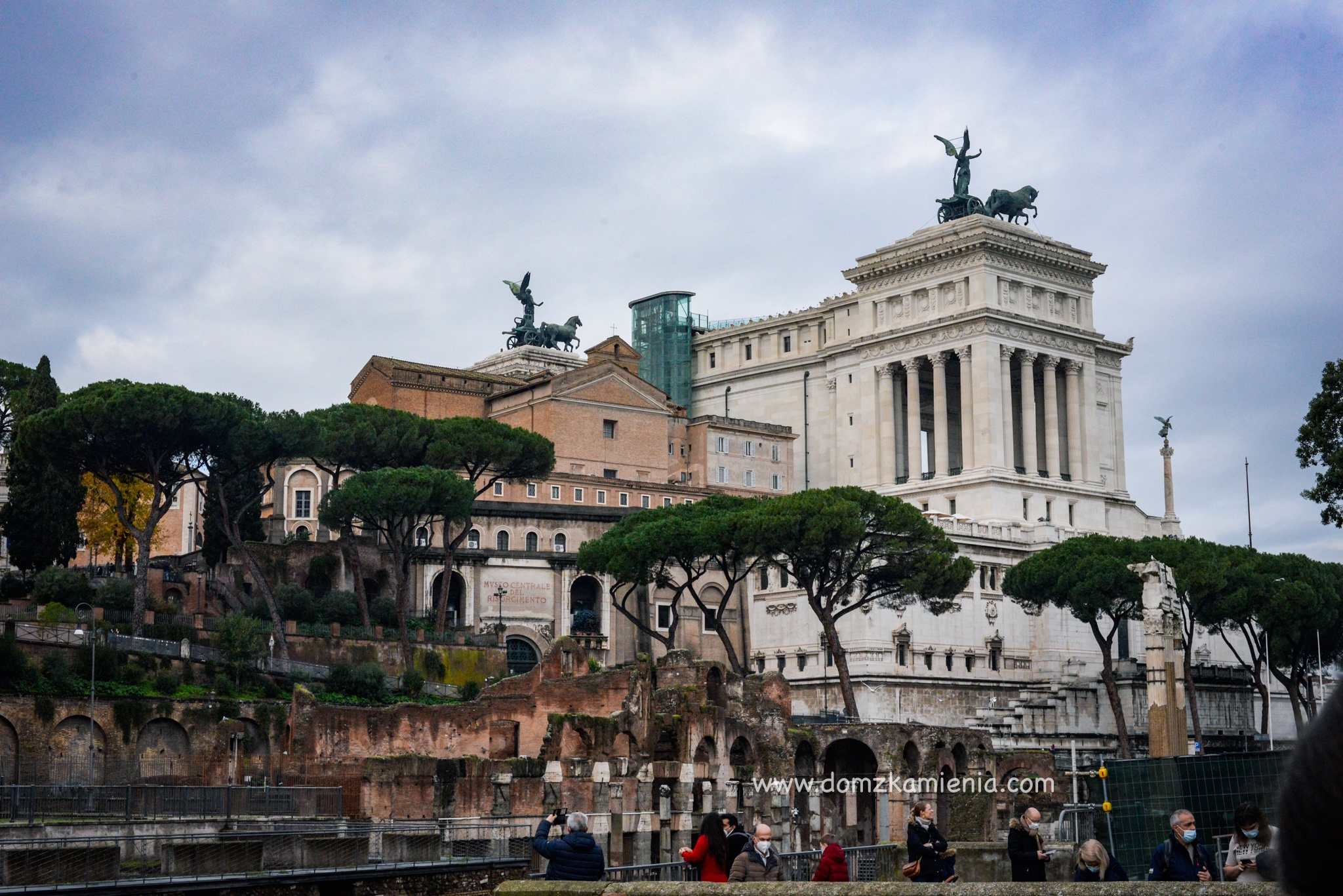 Jeden dzień w Rzymie, Dom z Kamienia blog