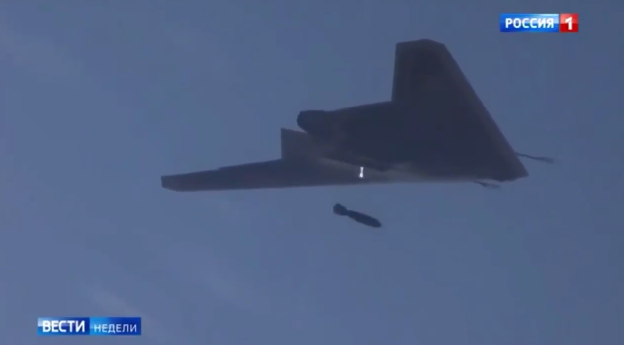 Il primo video che mostra un UCAV pesante Okhotnik che sgancia una bomba aerea
