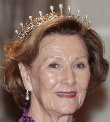 pearl tiara norway queen maud garrard sonja