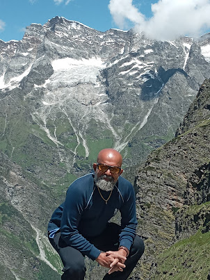 View from  the edge of the mountain at Hemkund Sahib.