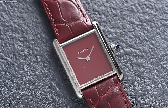 2021 Watches and Miracles: Réplique Cartier Tank Must à cadran rouge