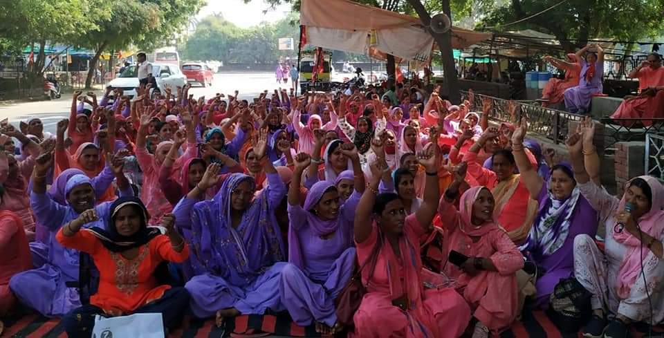 anganawadi workers  will celebrate as black day on haryana day, workers prottest in hisar, latest hisar news, haryana hindi news today