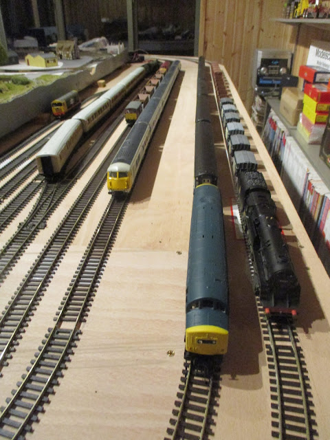 Roundy model railway layout