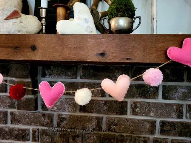 Garland with Felt Hearts. Share NOW. #valentine #valentinedecor #valentine #garland #eclecticredbarn