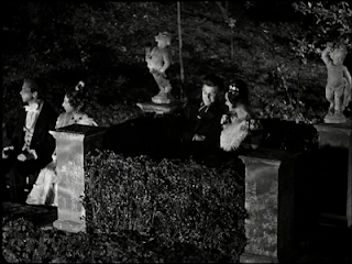 Fabrice et la Sanseverina dans les jardins de la Villa d'Este (La Chartreuse de Parme, film de Christian-Jaque)