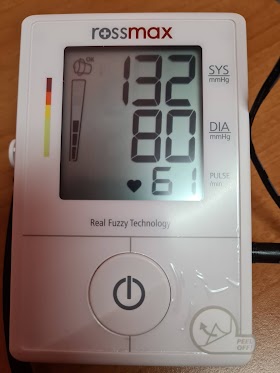 Beli blood pressure monitor dan oximeter di Shopee