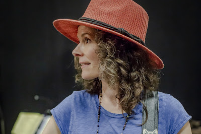 Edie Brickell