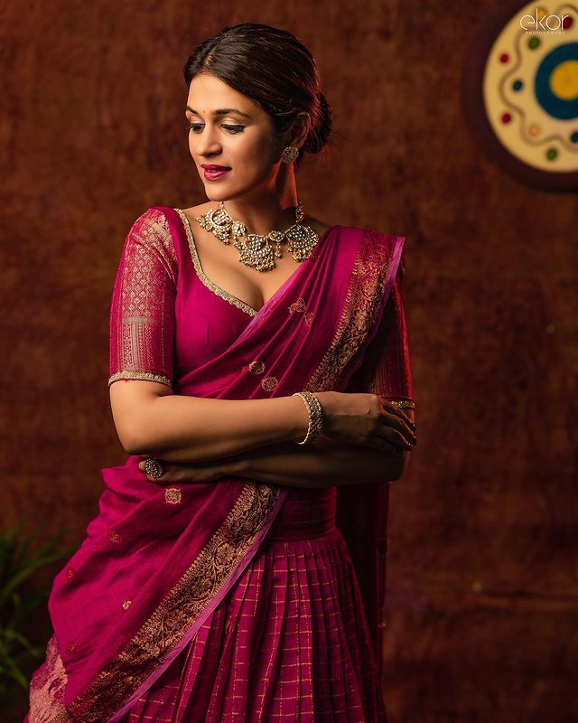 Shraddha Das Photos looks stunning in Magenta Half Saree