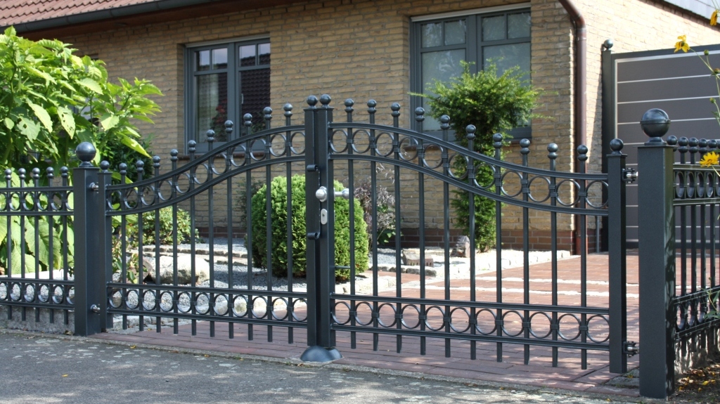 swinging gates sydney