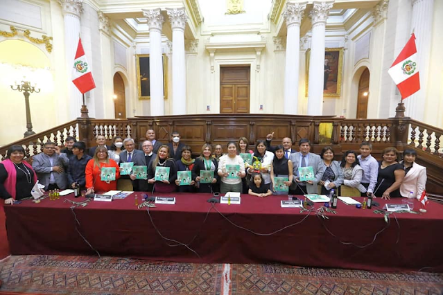 El espíritu del olivo : Reconocimiento a agrupaciones autoras del libro "Aprendiendo del olivo peruano" en el Congreso de la República