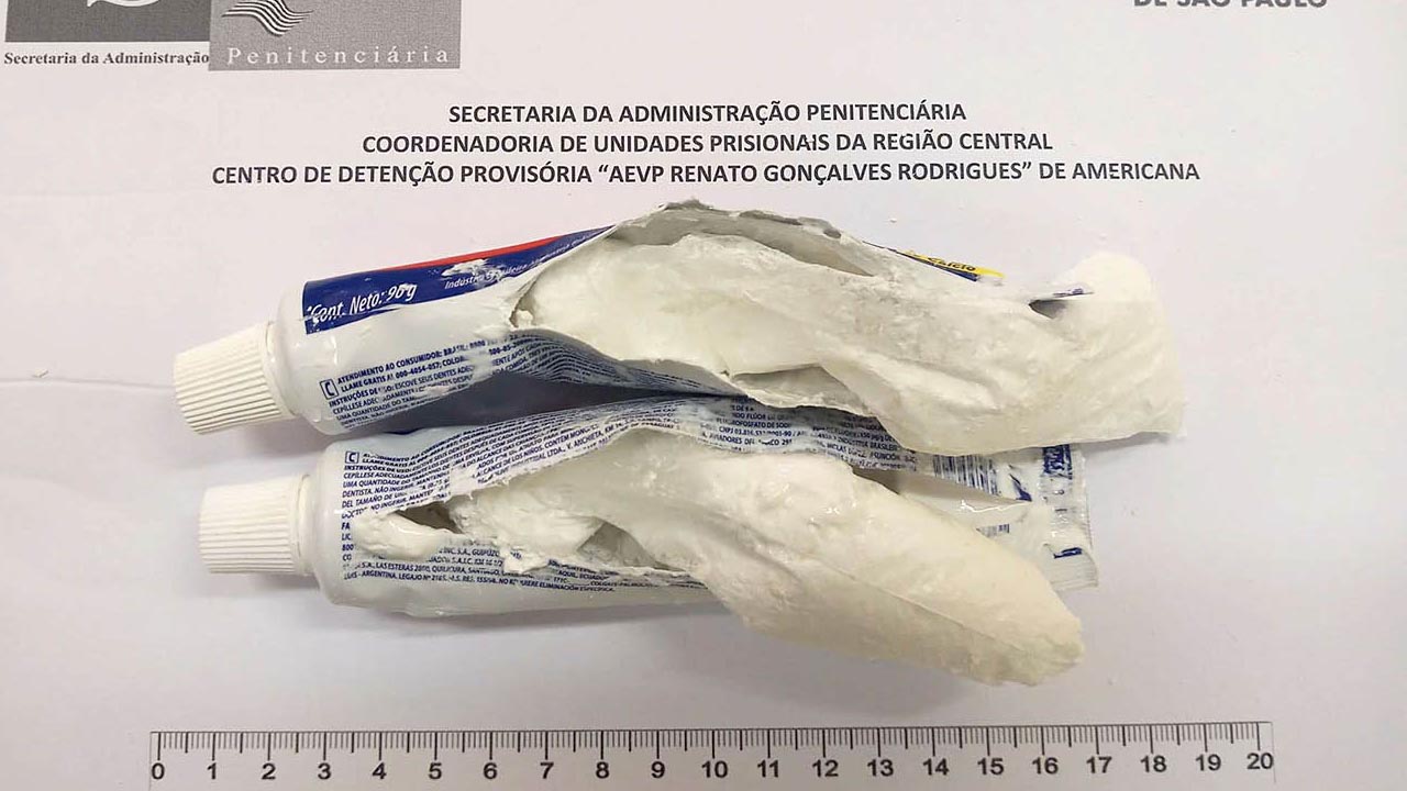 Cocaína é encontrada em tubo de creme dental no CDP de Americana