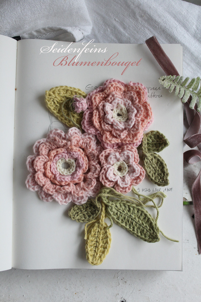 Häkelblumen als Bouquet *  a small bouquet of crochet flowers