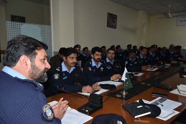اسلام آباد  ایس ایس پی آ پر یشنز کی زیر صدارت جرائم کی صورت حال کا جا ئز ہ لینے اور اسکے سدباب کے حو الے سے اہم اجلاس