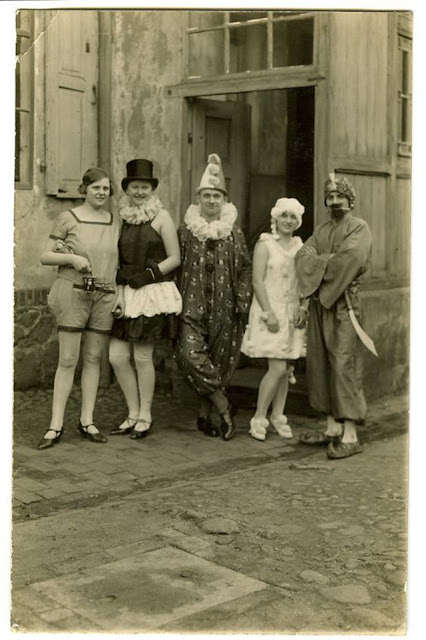 Fotografías de artistas de circo en el backstage en las décadas de 1920 y 1930