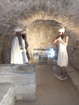 Museum exhibits in Ateshgah pilgrim room.