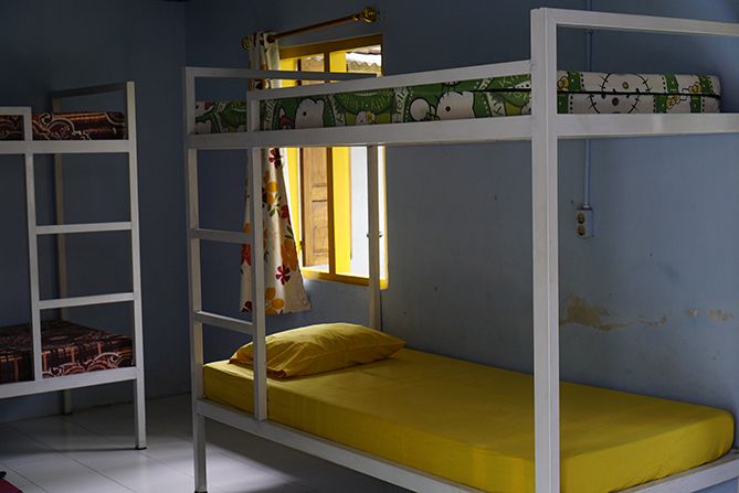 Dormitory Bed Room milik Genthong Homestay