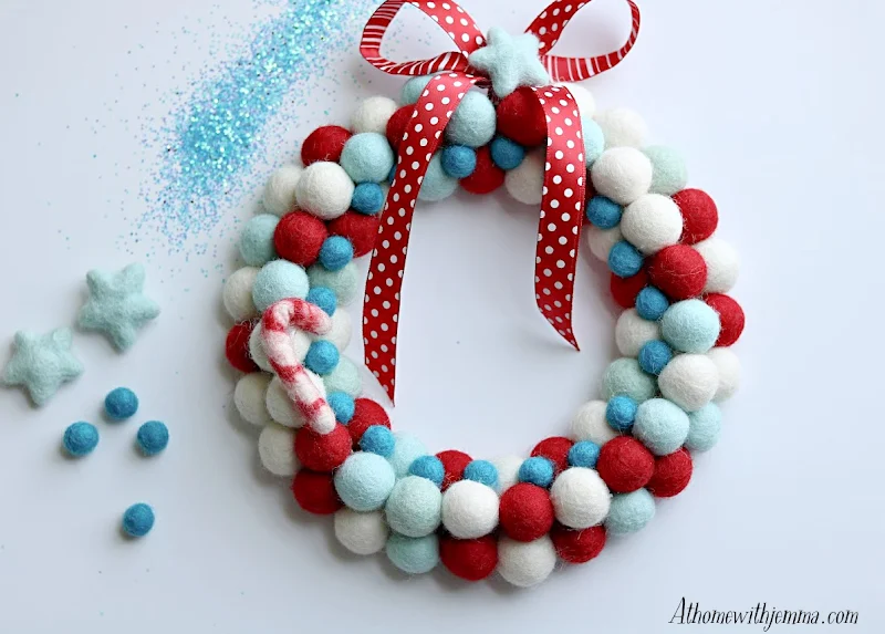 DIY-Craft-Holiday-Decorating-Felt-Ball-Wreath