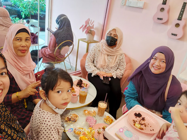 Alahai, Comelnya Kafe Pink Zalynz Oven, Seksyen 3, Shah Alam Ni!