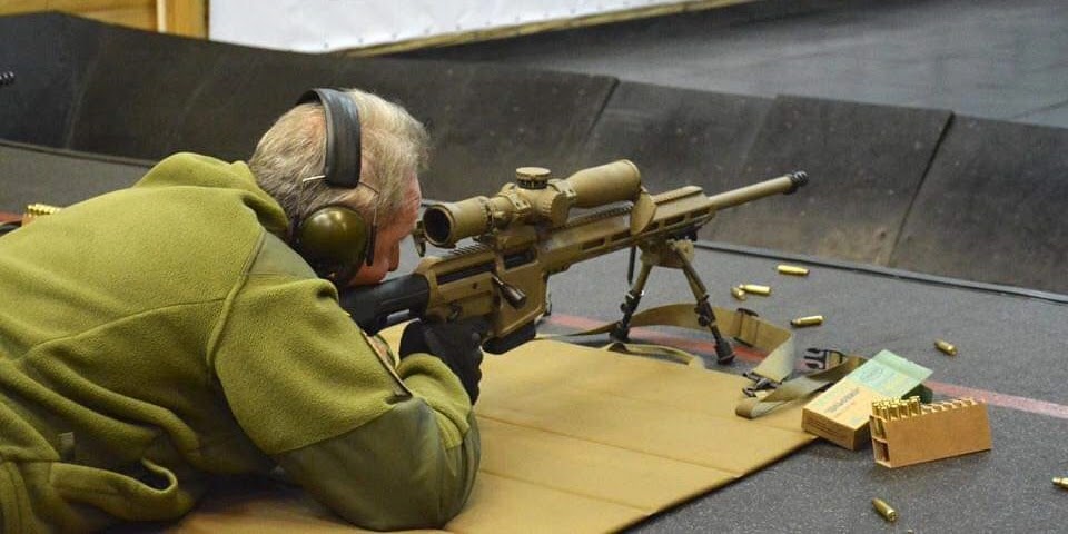 Муженко протестував нову вітчизняну снайперську гвинтівку, яку закуповують для ЗСУ (відео)