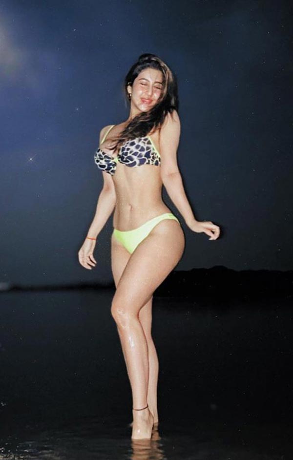 Sonarika Bhadoria bikini sexy body indian actress