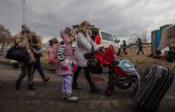 [VIDEO 🔴] Guerre en Ukraine : Près de 520.000 réfugiés ukrainiens dans les pays frontaliers...