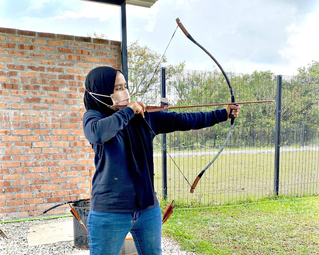 Hobi Baru Memanah Untuk Hilangkan Stress di Dayak Boi Playground