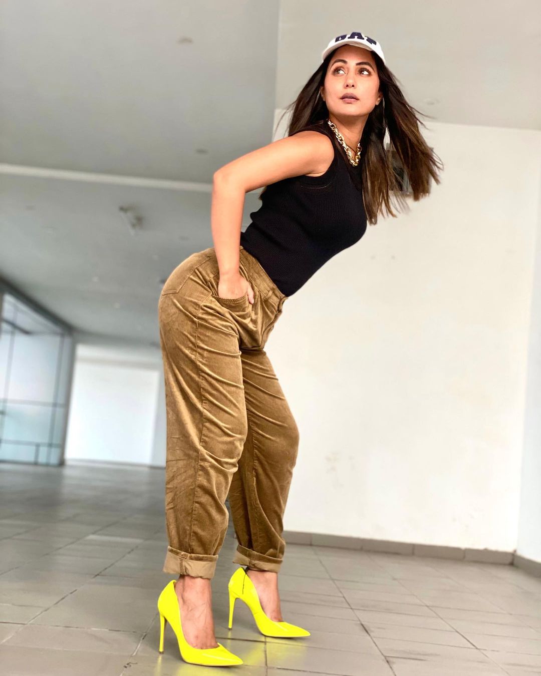 Hina Khan Hot and Sexy Poses For Instagram  - Insta Stars