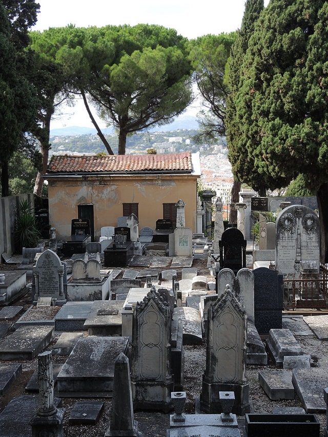 Nice: de 2 kerkhoven op de kasteelheuvel