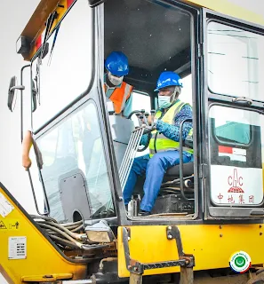 Signature du contrat des travaux de réhabilitation de l’axe routier Mutsamudu - Sima