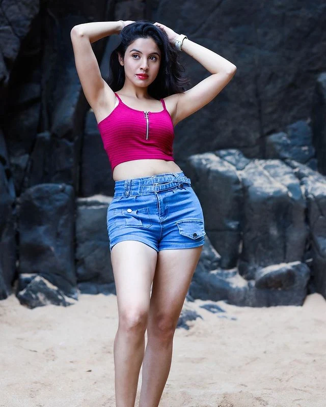 Priyanka kholgade hot and sexy looks | Priyanka kholgade latest photoshoot